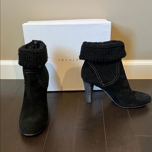 Theory Black Leather 4” Brenda Heeled Booties w/ Knit Cuff in Box Sz 8.5” $425